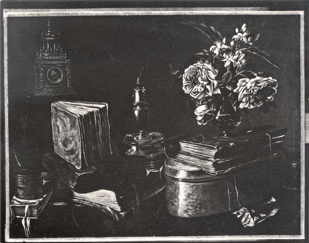 Anonimo — Maestro delle Vanitas (ambito) - sec. XVII - Natura morta con vaso di fiori, libri, orologio e candela — insieme